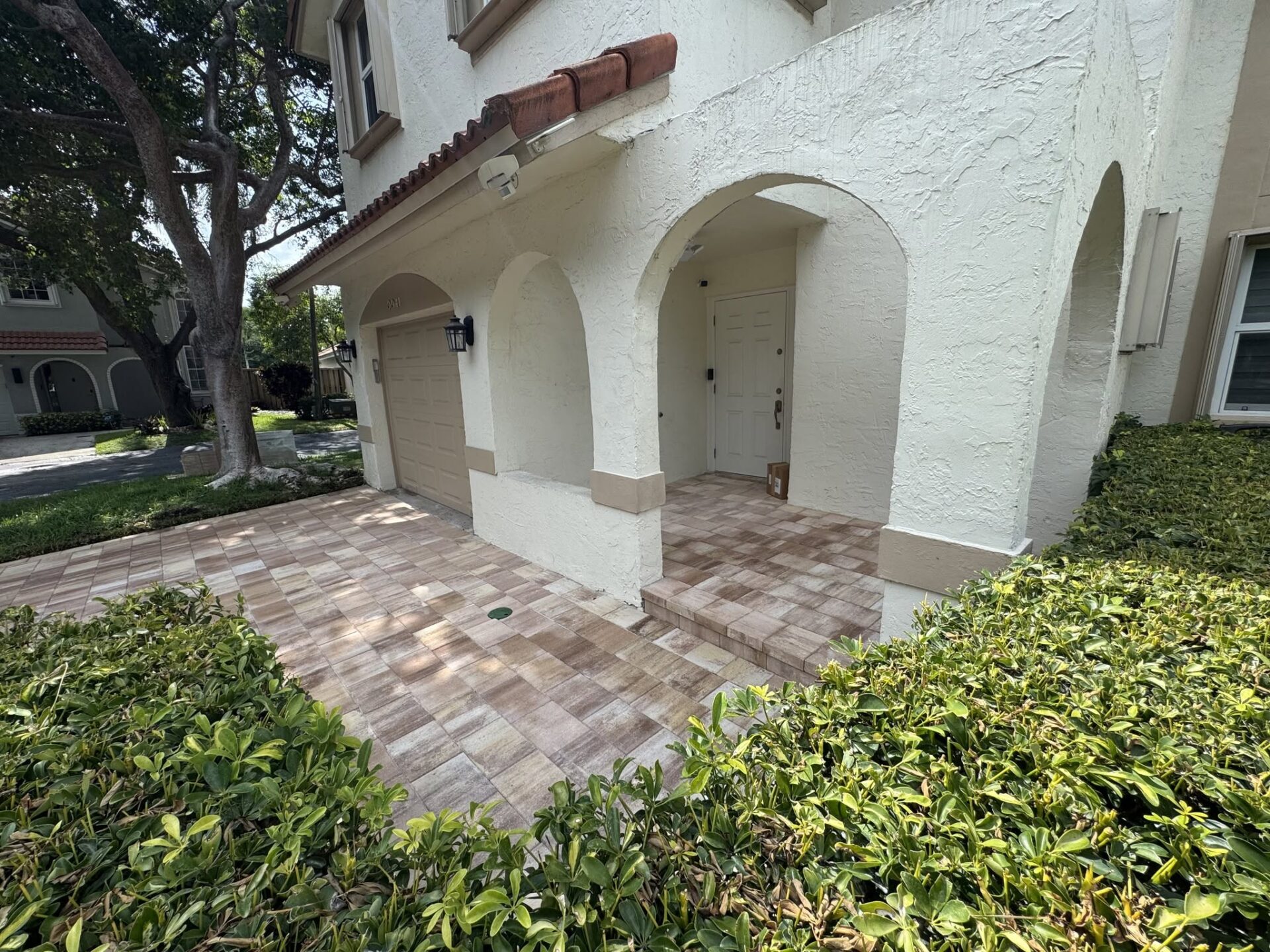 Finished paver entryway and walkway by Eagle Concrete